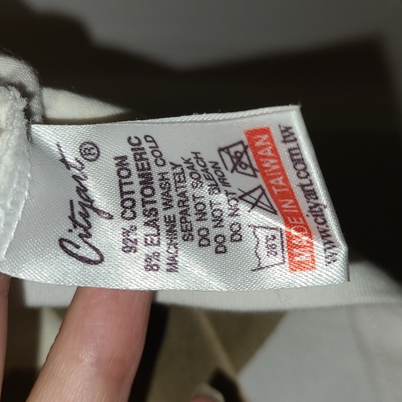 Hello Kitty T-shirt - Picture 2 of 2